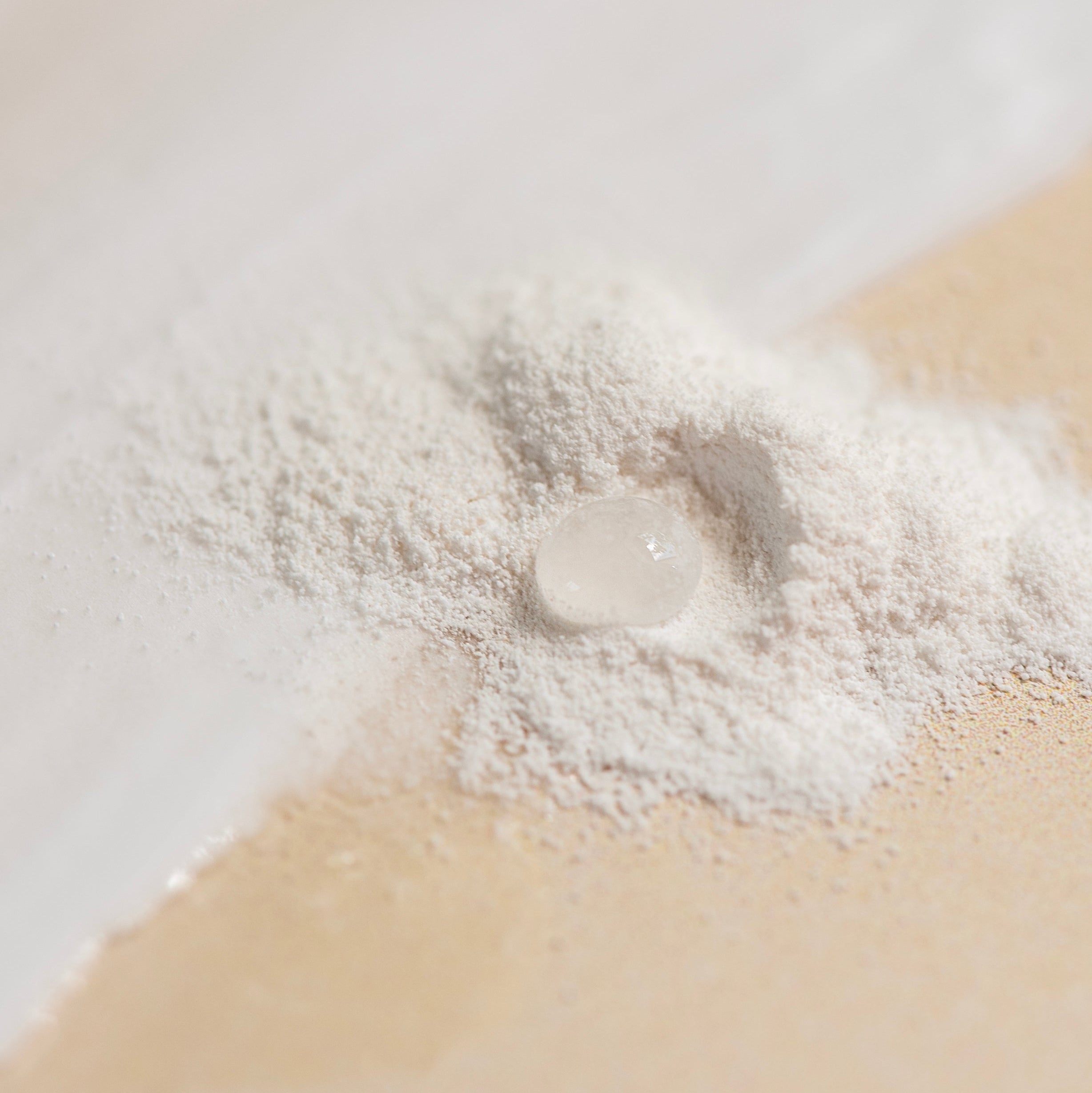 L'Odaïtès cleansing powder with a water drop