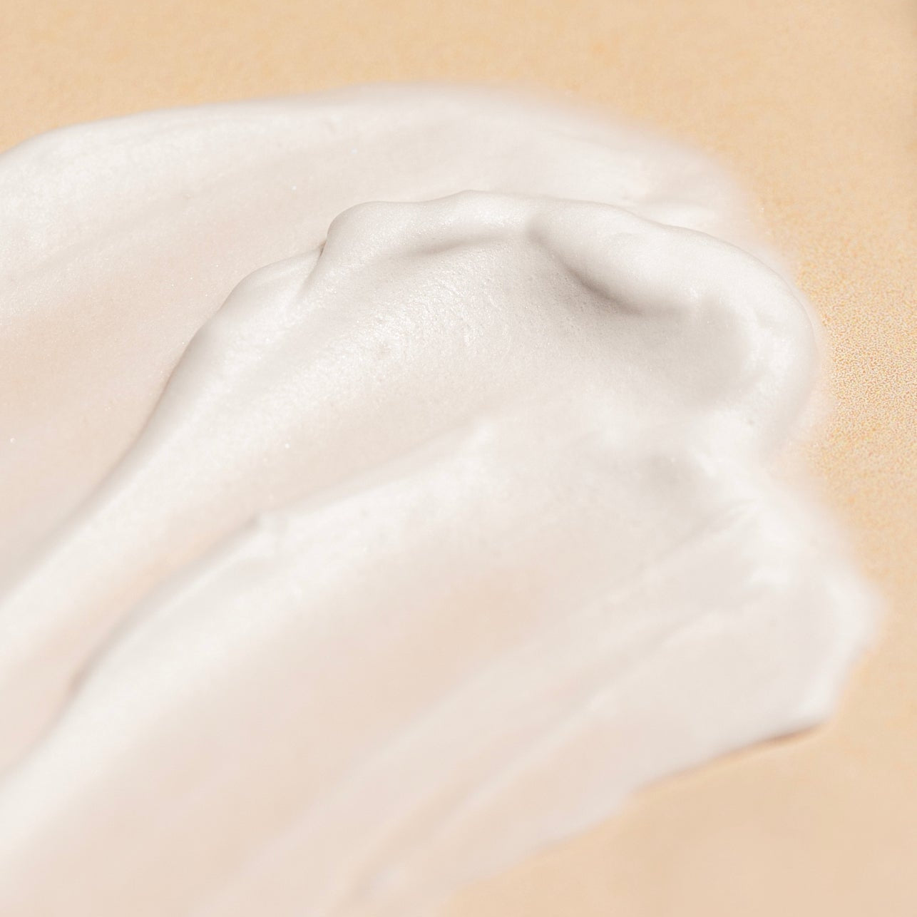 L'Odaïtès cleansing powder with foamy texture