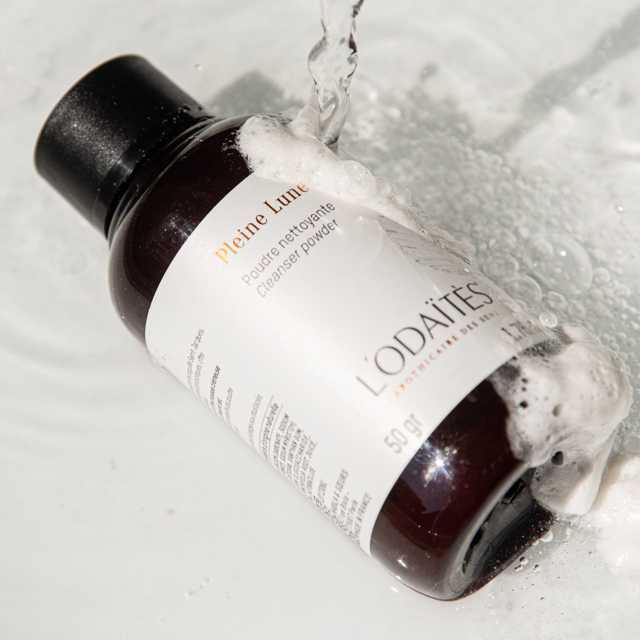 L'Odaïtès cleansing powder with water and foam