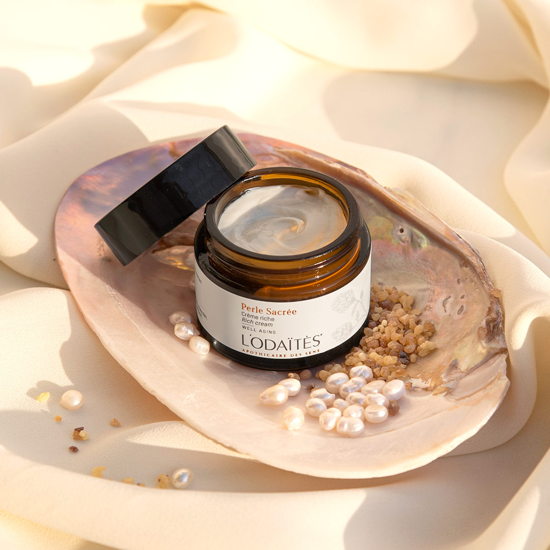 L'Odaïtès rich cream with open jar