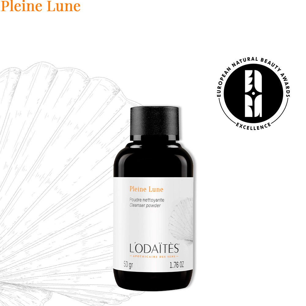 L'Odaïtès cleansing powder on a white background