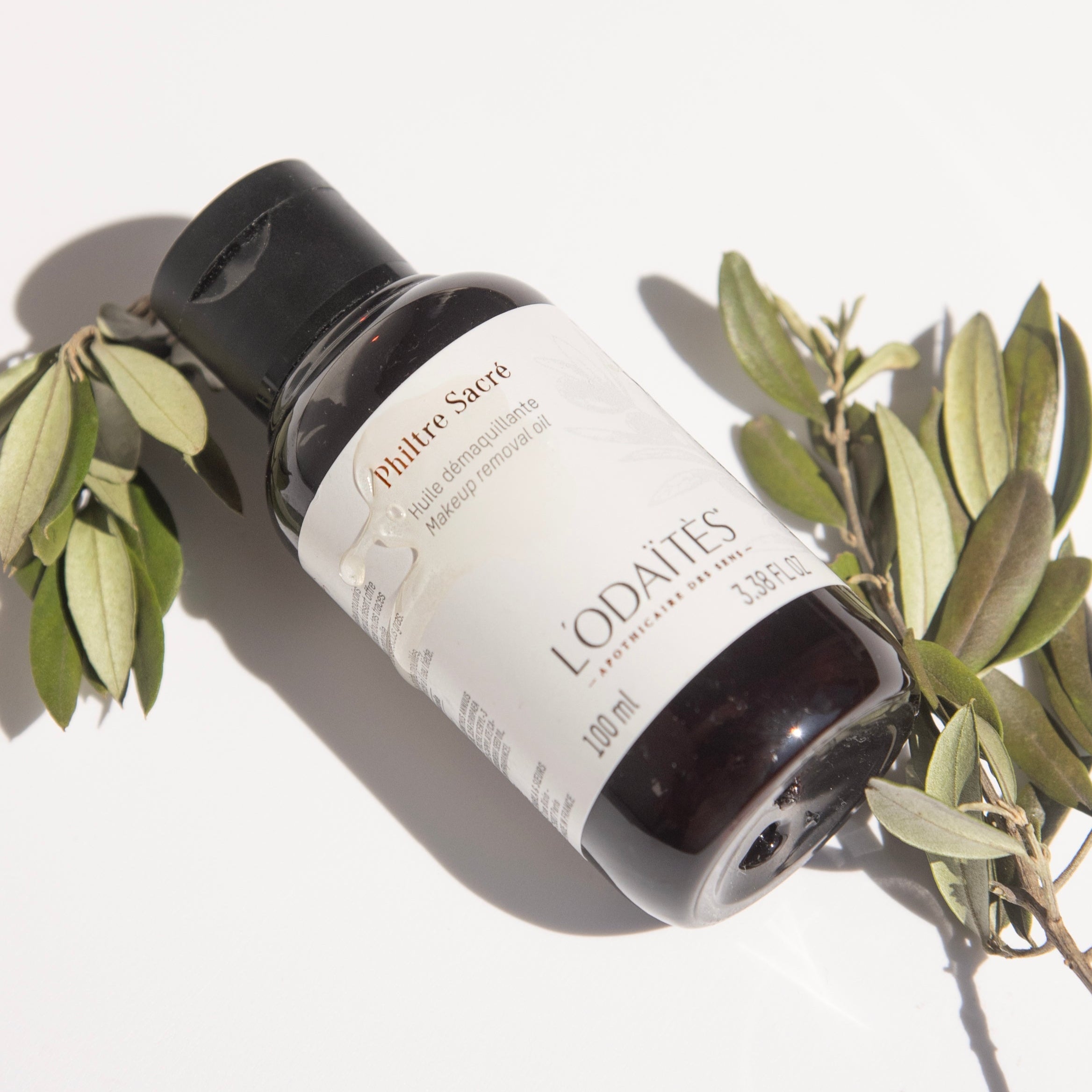 L'Odaïtès makeup removal oil bottle with texture