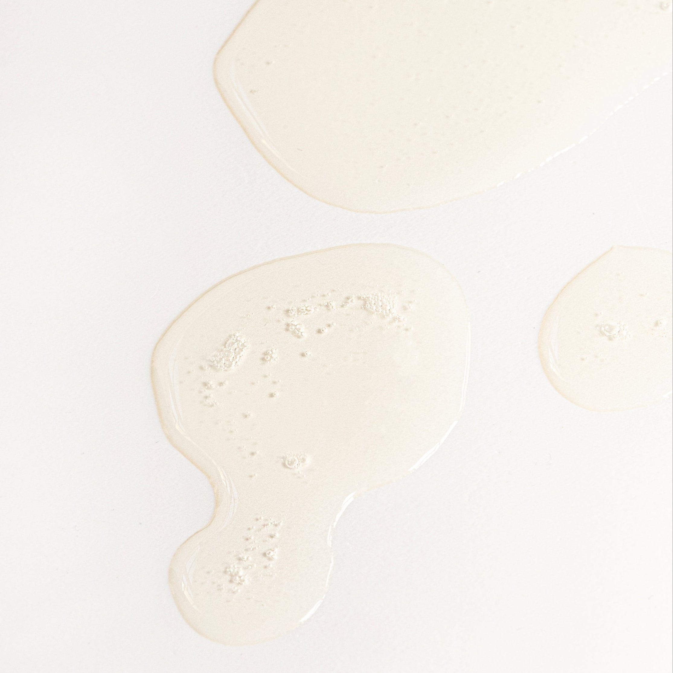 L'Odaïtès makeup removal oil texture