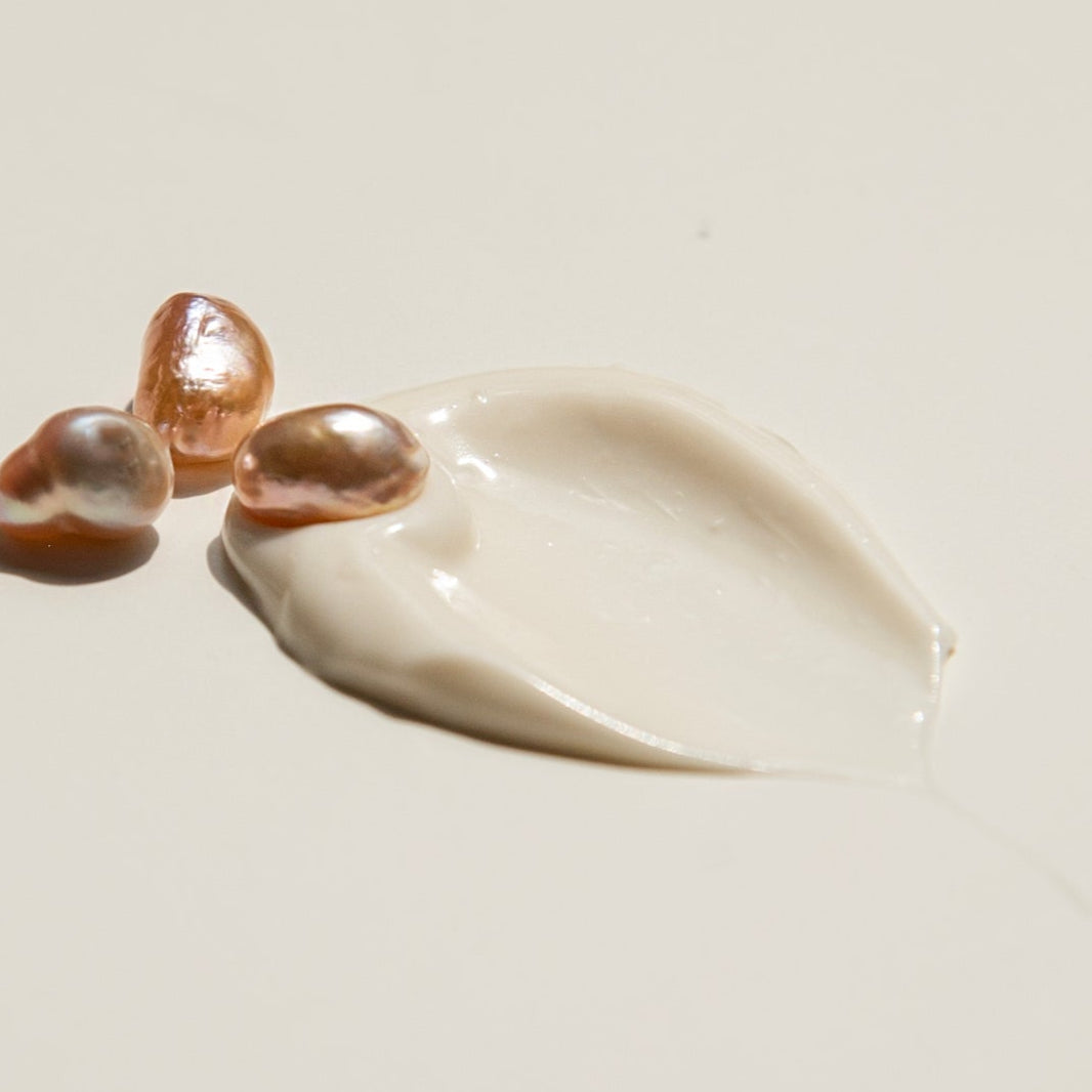 L'Odaïtès rich cream texture with pearls